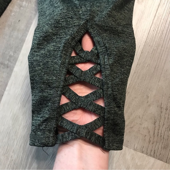 Torrid Sz 1 Dark Green Cropped Leggings with cross cross back calf accents - Picture 5 of 8